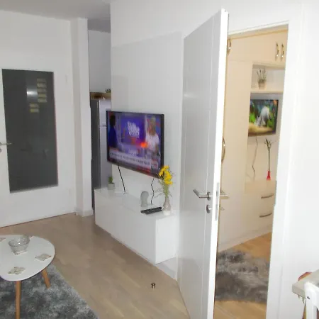 Nice One Bedroom توزلا