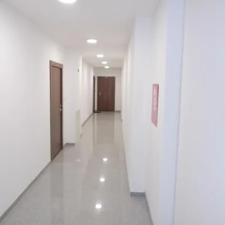 Nice One Bedroom شقة توزلا
